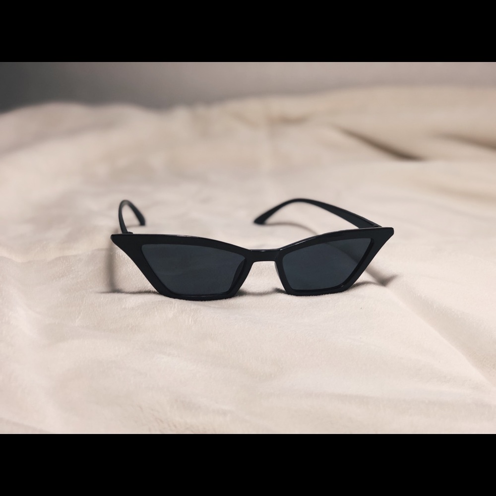 Retro black cat eye sunglasses